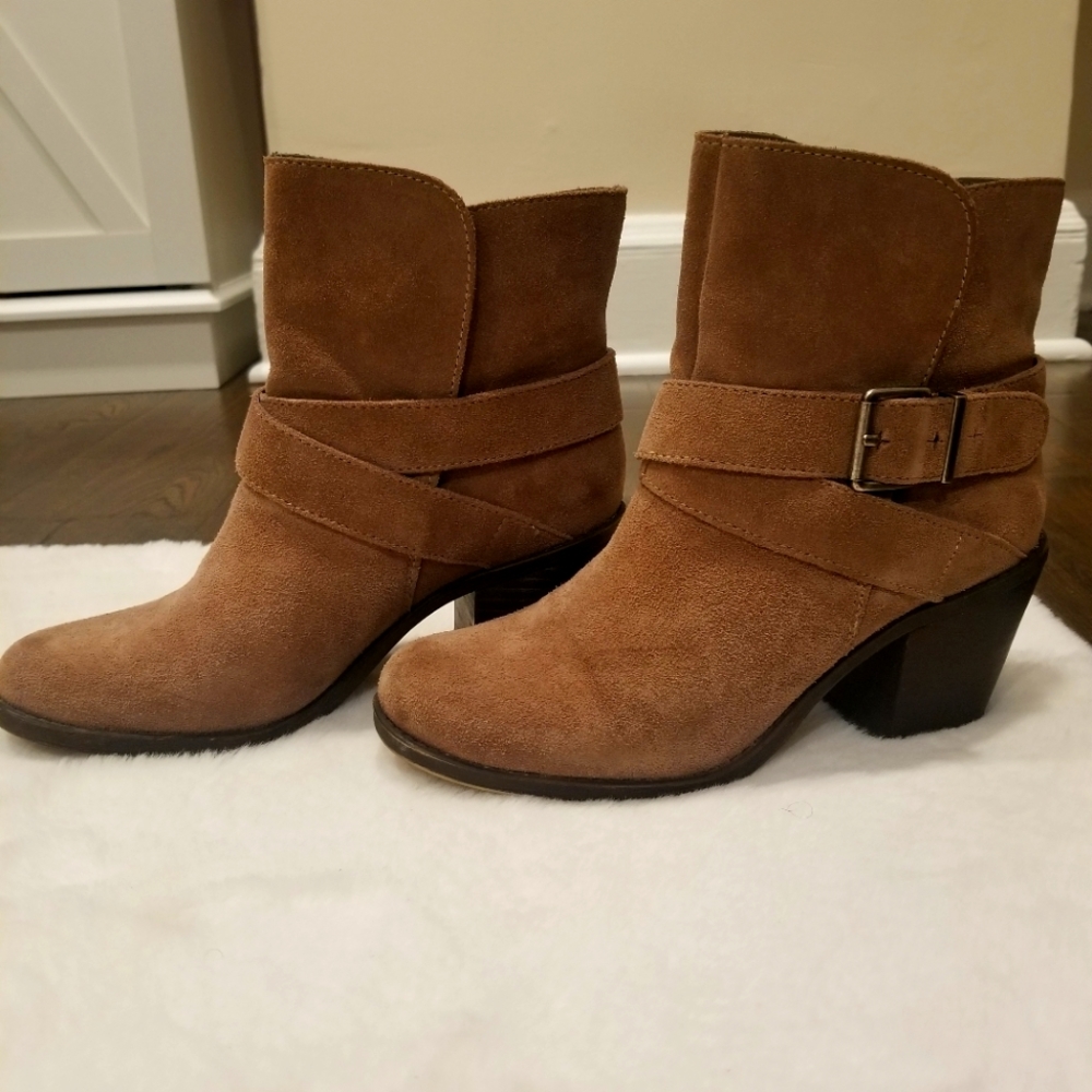 BCBGENERATION size 7 booties